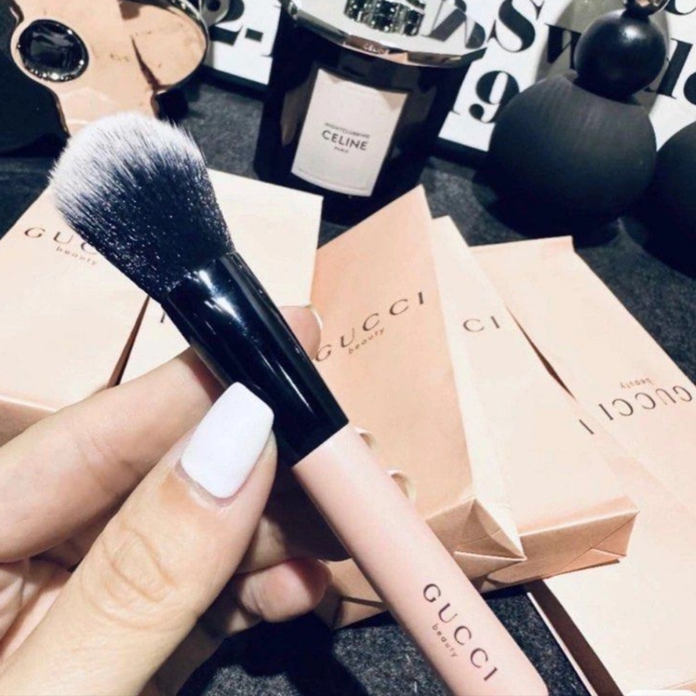 Gucci Beauty Blush Brush